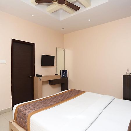 Oyo 11596 Sanjay Guest House กานปูร์ ภายนอก รูปภาพ