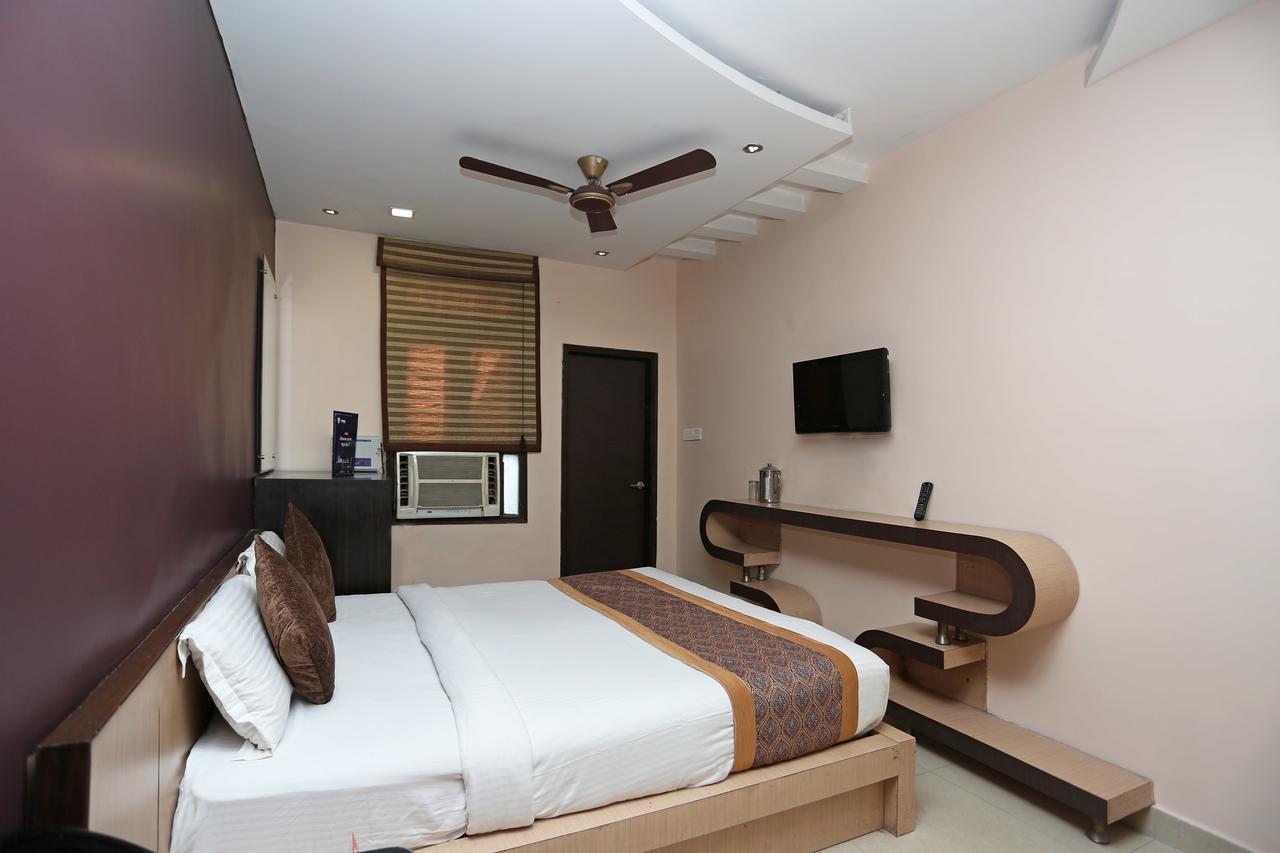 Oyo 11596 Sanjay Guest House กานปูร์ ภายนอก รูปภาพ