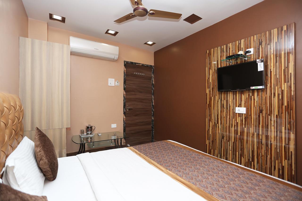 Oyo 11596 Sanjay Guest House กานปูร์ ภายนอก รูปภาพ