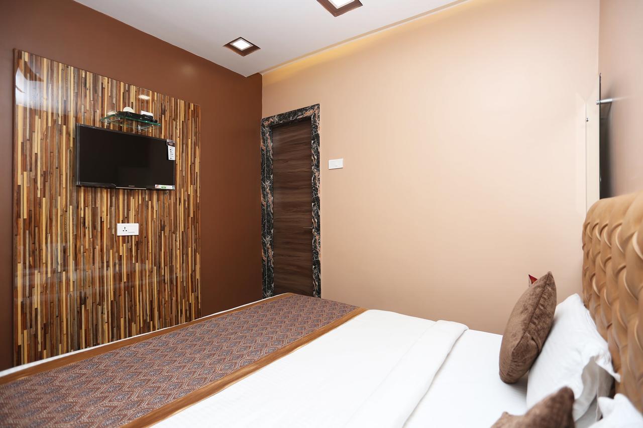 Oyo 11596 Sanjay Guest House กานปูร์ ภายนอก รูปภาพ