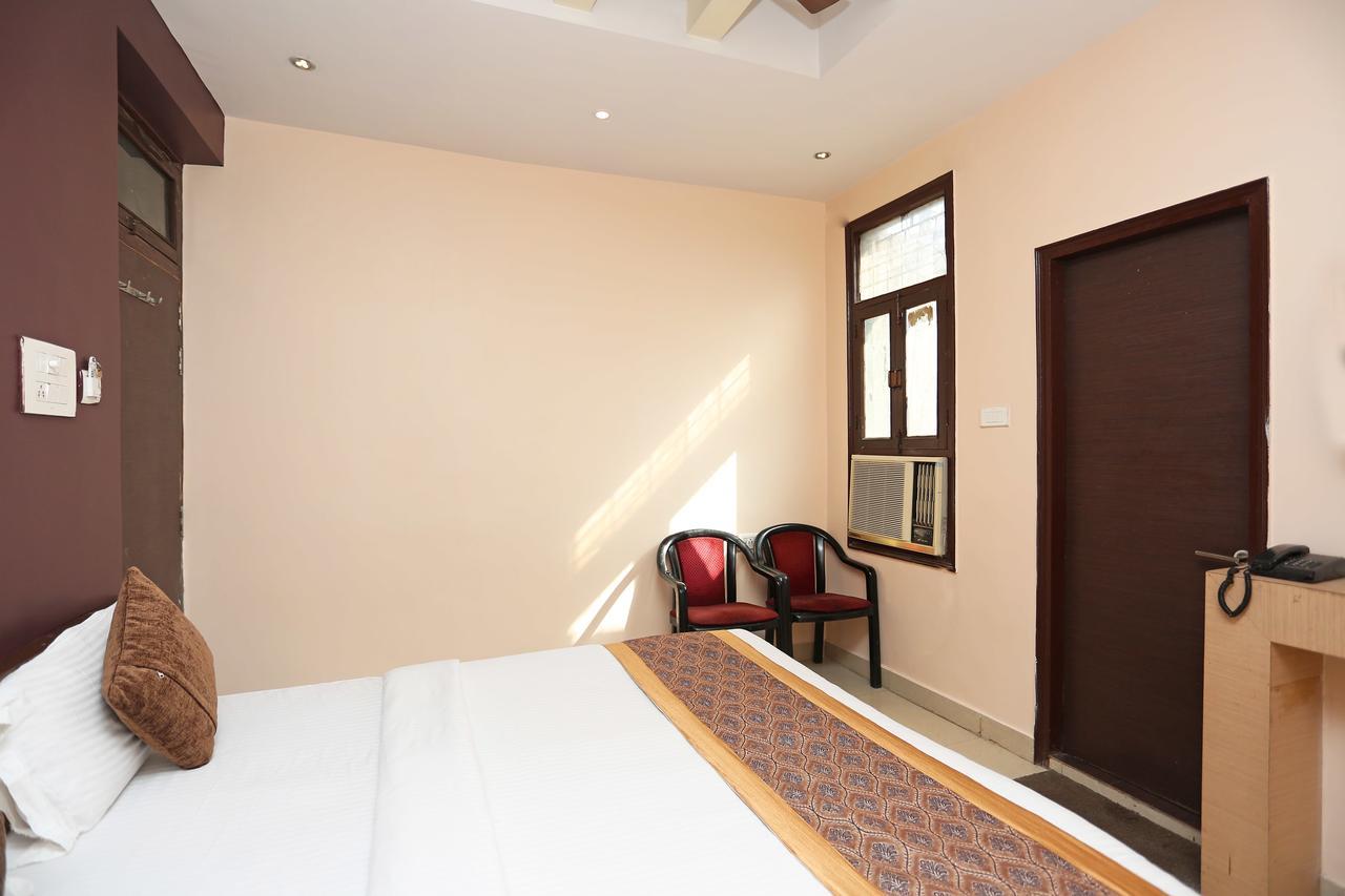 Oyo 11596 Sanjay Guest House กานปูร์ ภายนอก รูปภาพ